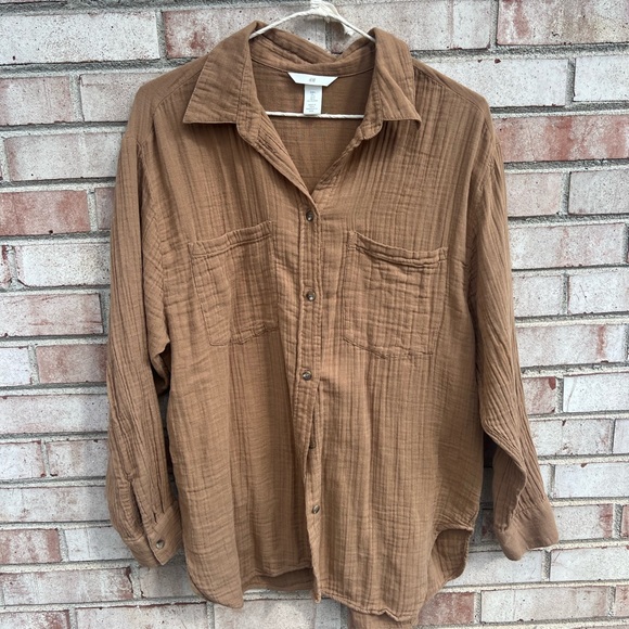 H&M Tops - H&M lightweight button up